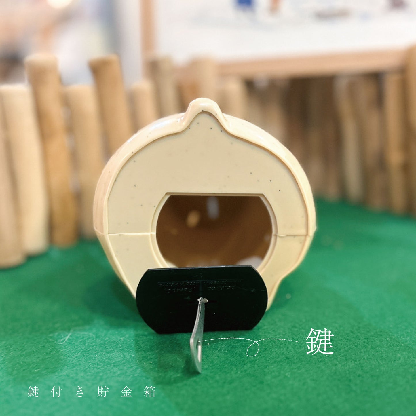 【正規品】2023年限定 マフラー付き 白くま貯金箱| Polar Bear Money Box